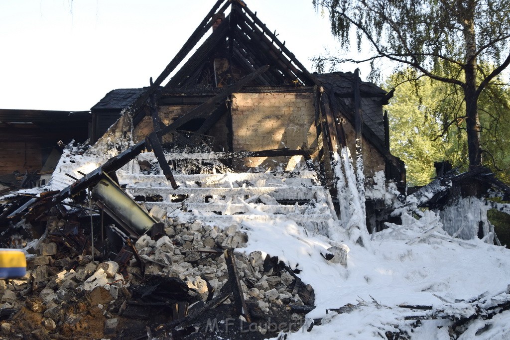 Grossfeuer Einfamilienhaus Siegburg Muehlengrabenstr P1163.JPG - Miklos Laubert